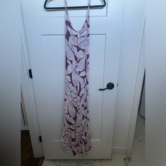 O'Neill Dresses & Skirts - O'Neill Maxi lace up back purple and white floral women’s dress w front slit XS